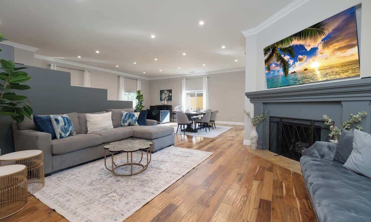 Photo of Livingroom in Encino