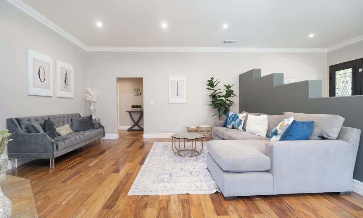 Photo of Livingroom in Encino