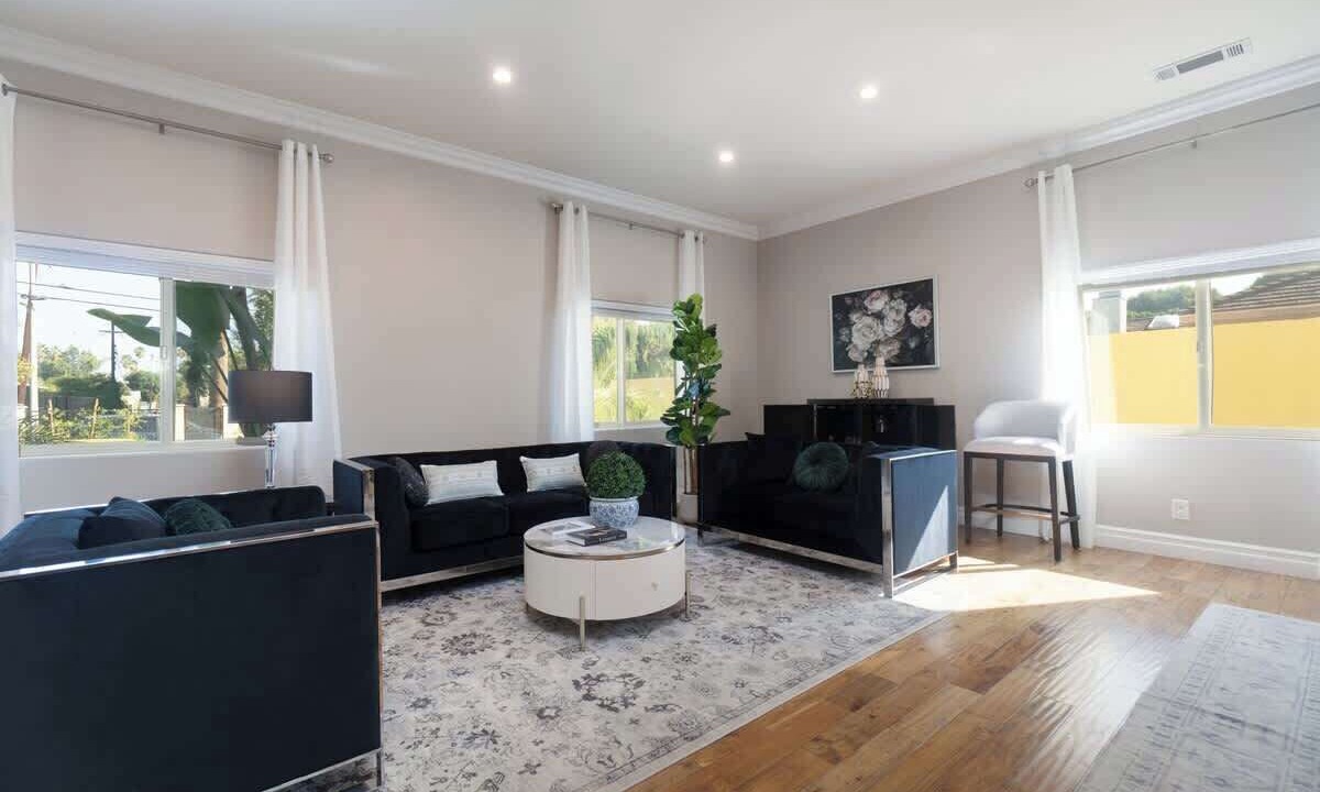 Photo of Livingroom in Encino