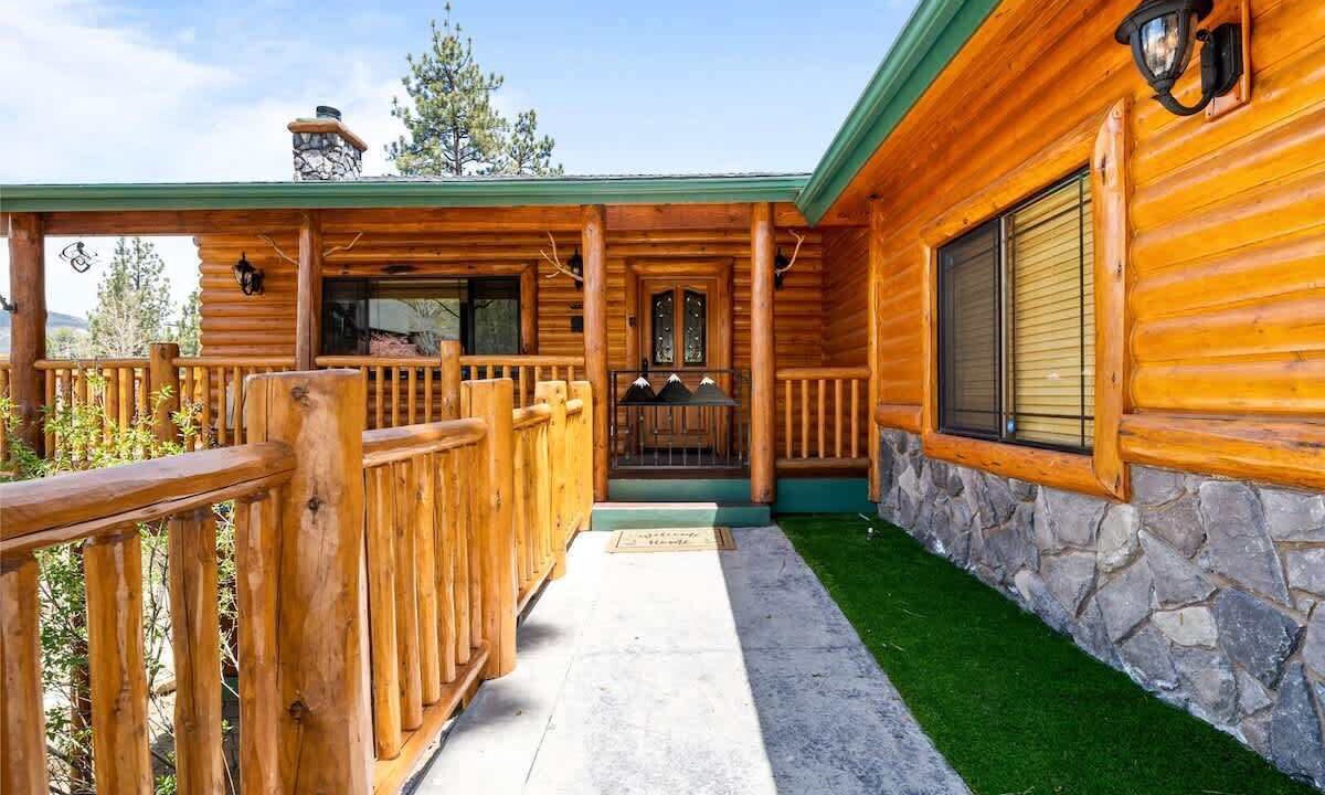 Photo of Patio Balcony in Castle Glen Estates