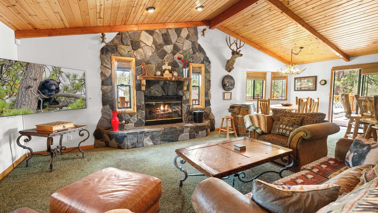 Photo of Livingroom in Castle Glen Estates