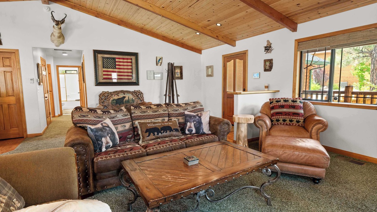 Photo of Livingroom in Castle Glen Estates