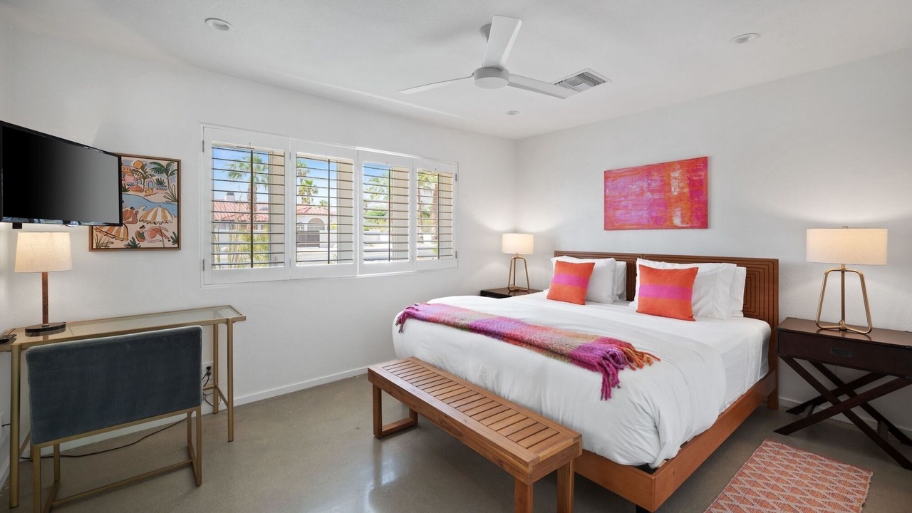 Photo of Bedroom in Racquet Club West