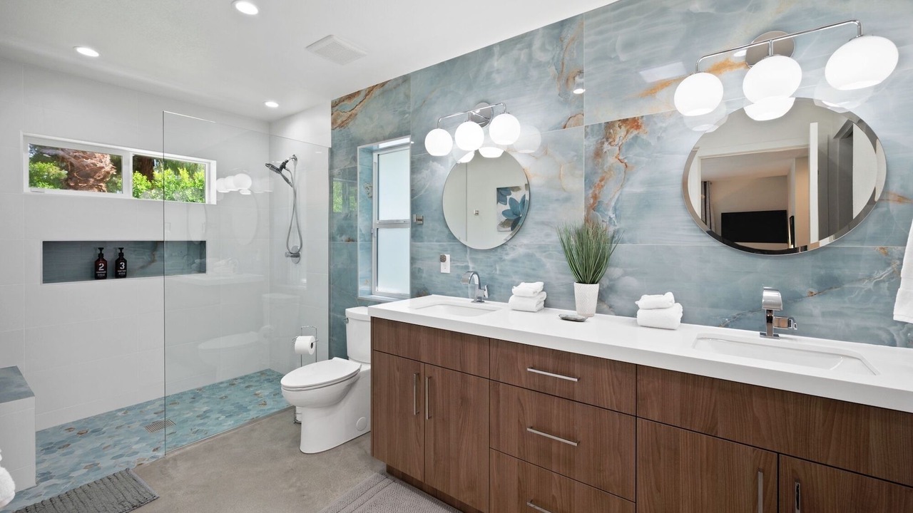 Photo of Bathroom in Racquet Club West