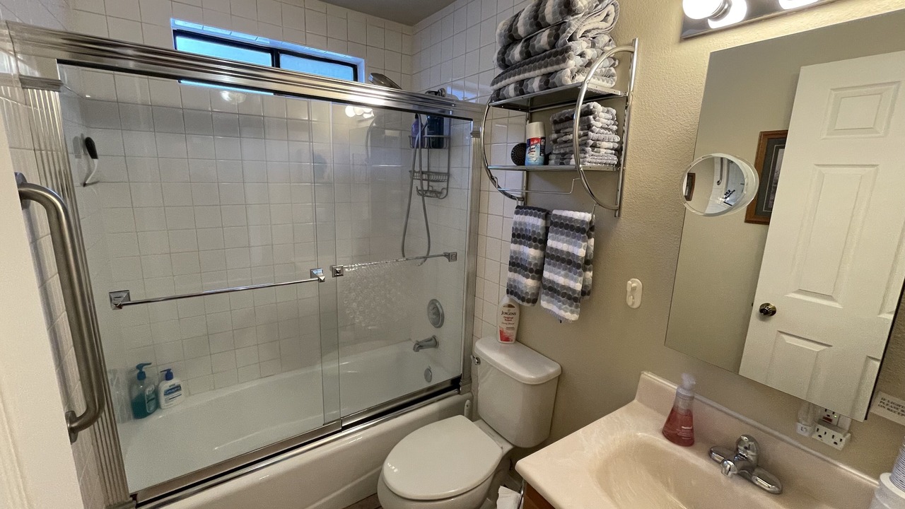 Photo of Bathroom in Bijou Park