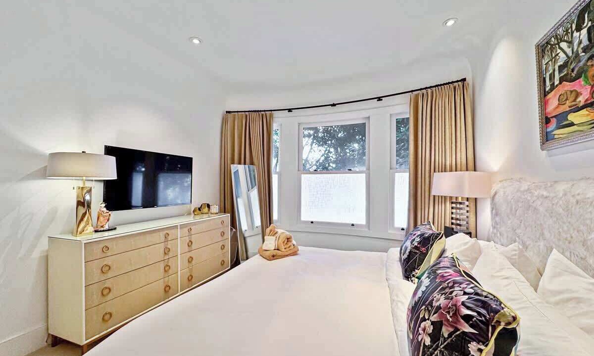 Photo of Bedroom in Eureka Valley