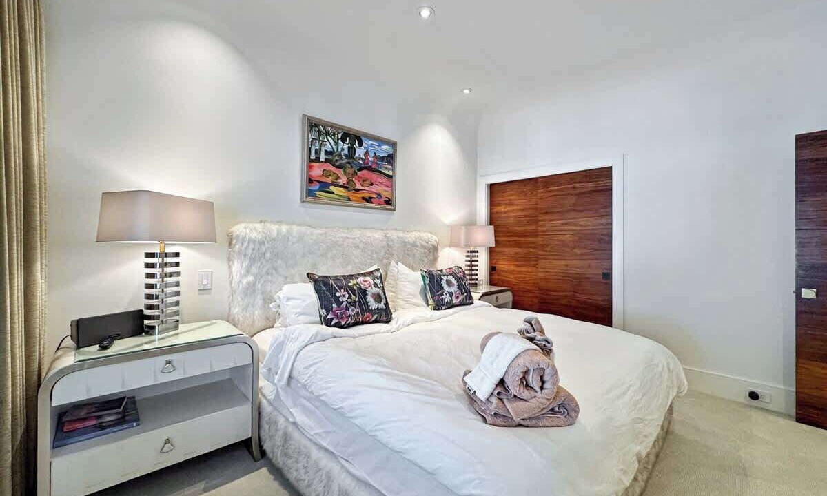 Photo of Bedroom in Eureka Valley