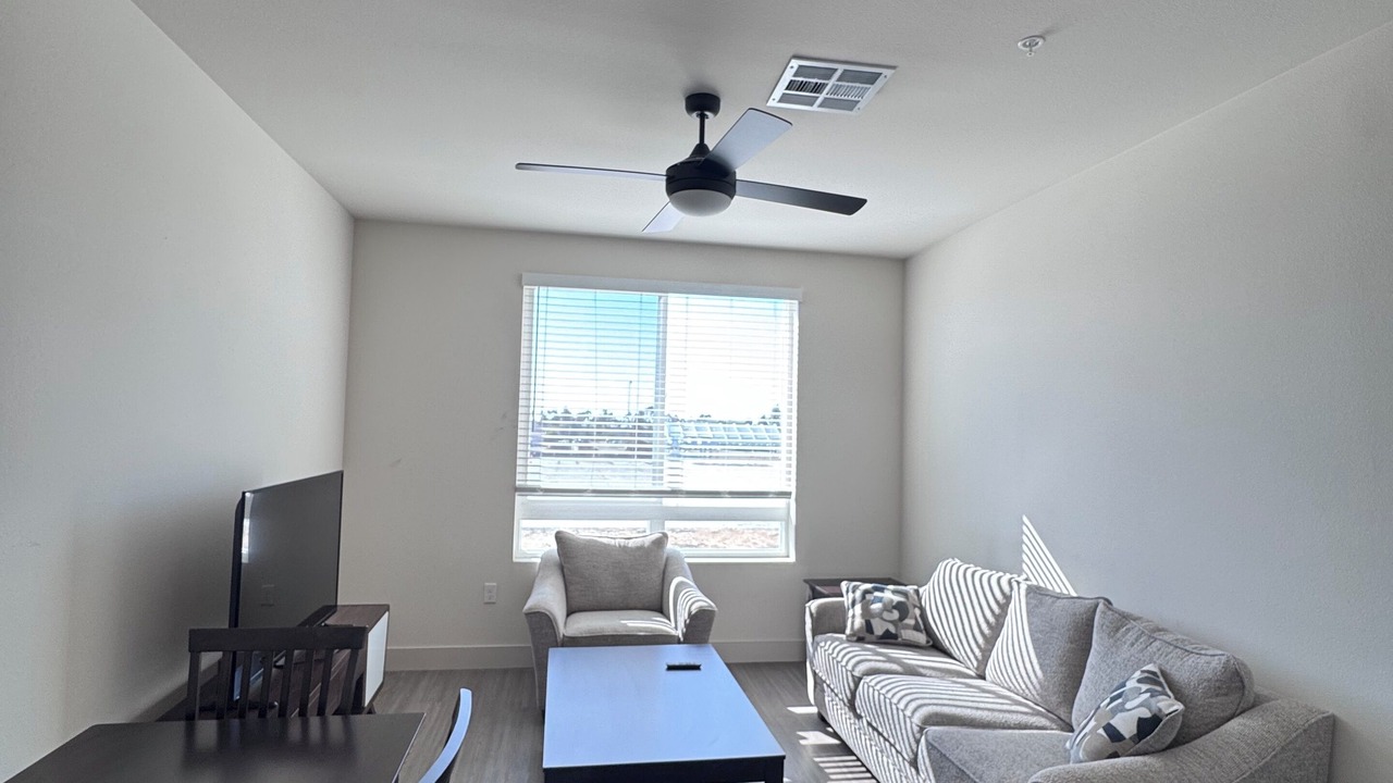 Photo of Livingroom in Midway District