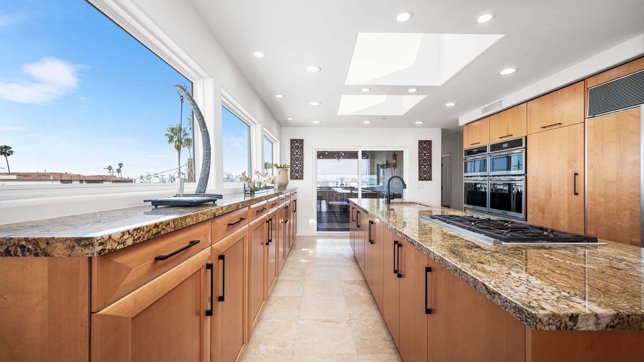 Photo of Kitchen in Peninsula