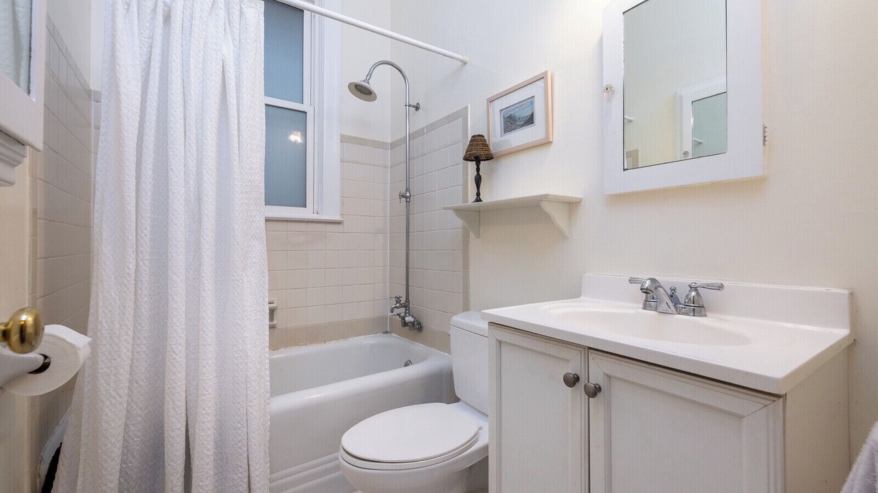 Photo of Bathroom in Haight-Ashbury