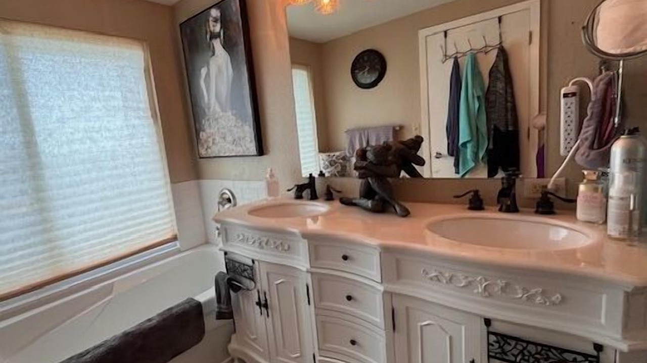 Photo of Bathroom in Kelseyville