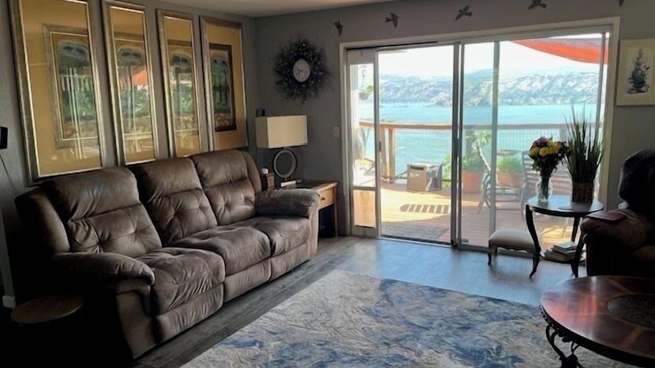 Photo of Livingroom in Kelseyville