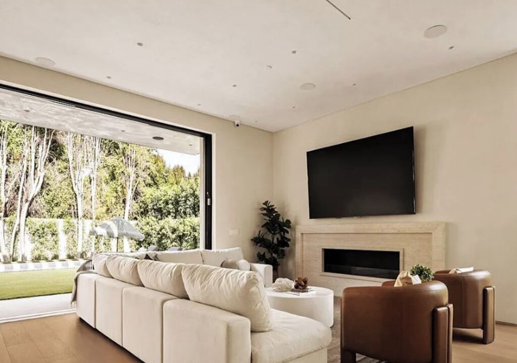 Photo of Livingroom in Sherman Oaks