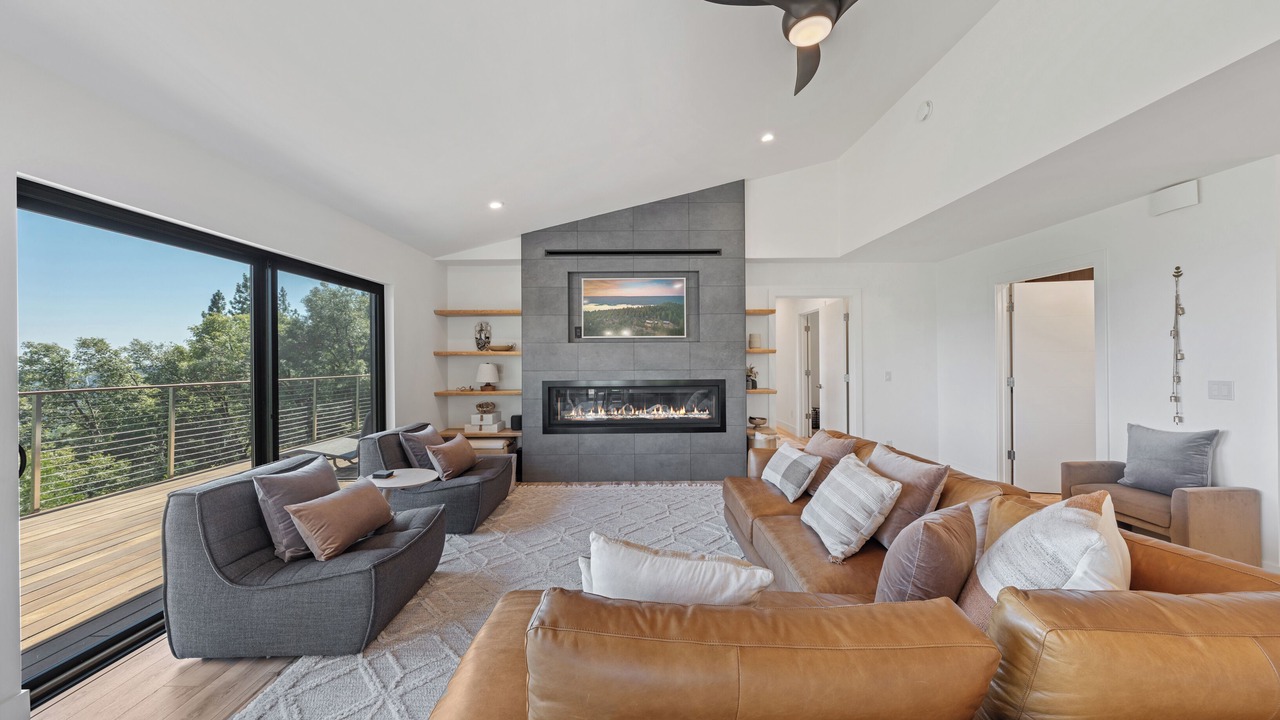 Photo of Livingroom in Nevada City