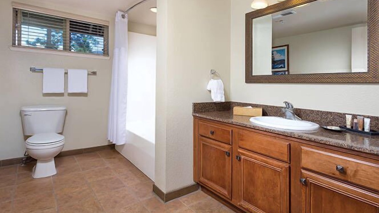 Photo of Bathroom in Round Hill Village