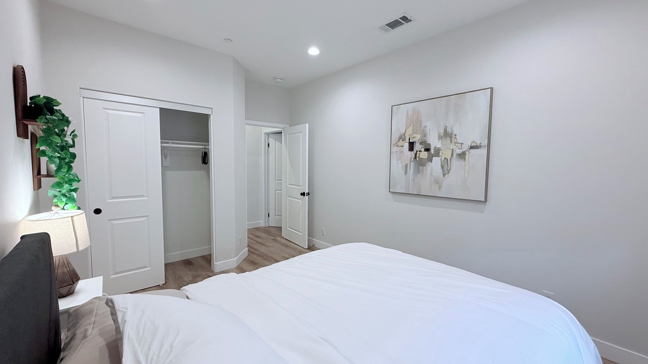 Photo of Bedroom in Midway City