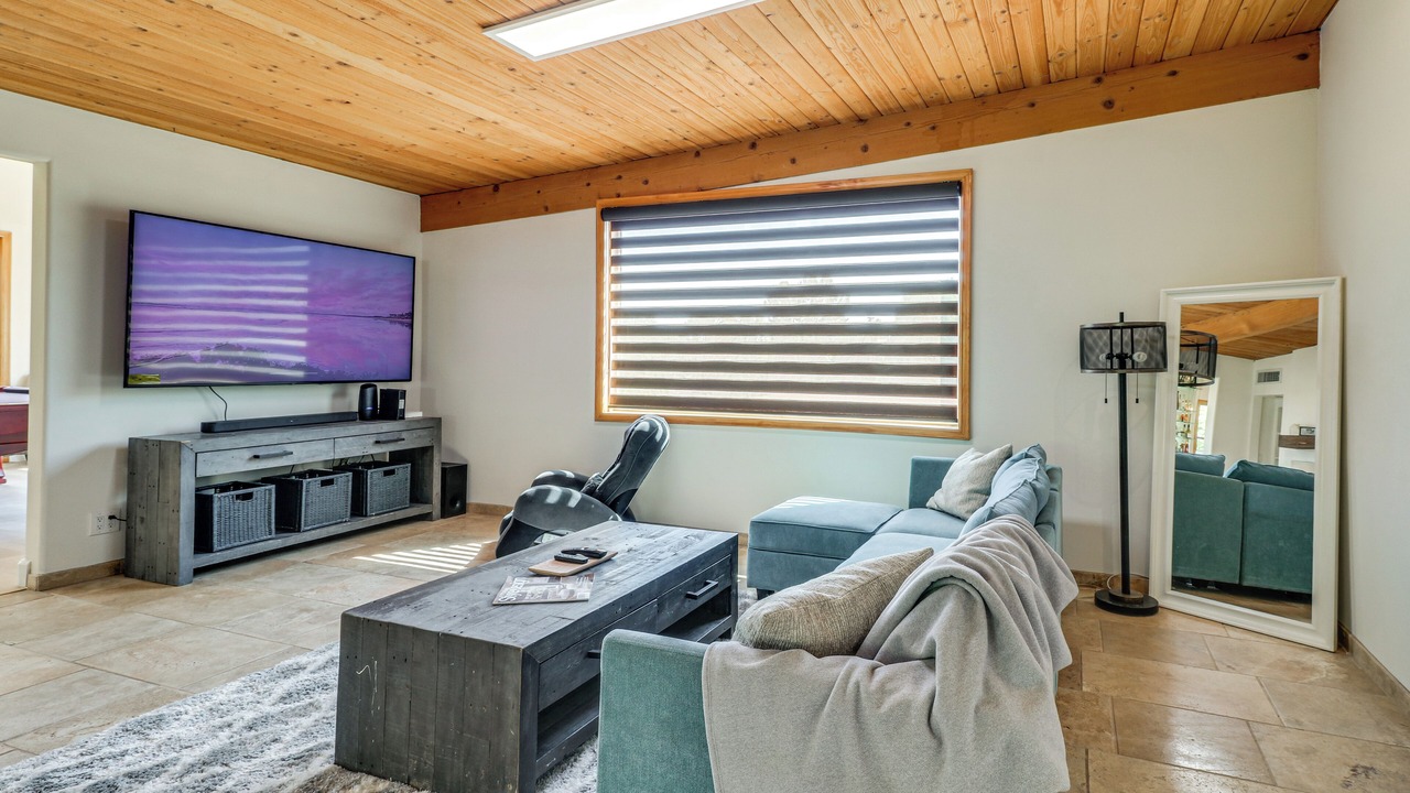 Photo of Livingroom in Agua Dulce