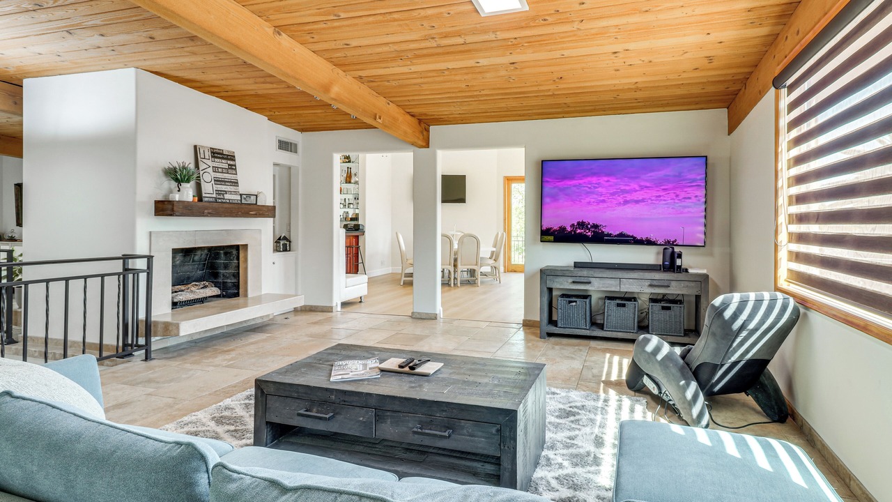Photo of Livingroom in Agua Dulce