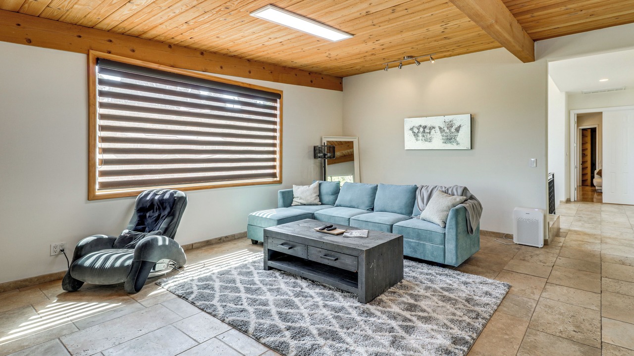 Photo of Livingroom in Agua Dulce