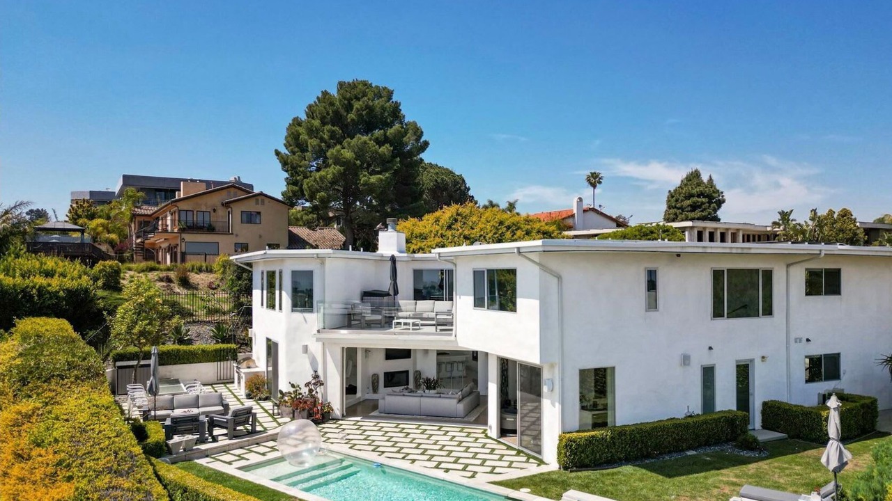 Photo of Outdoor in Hollywood Hills West
