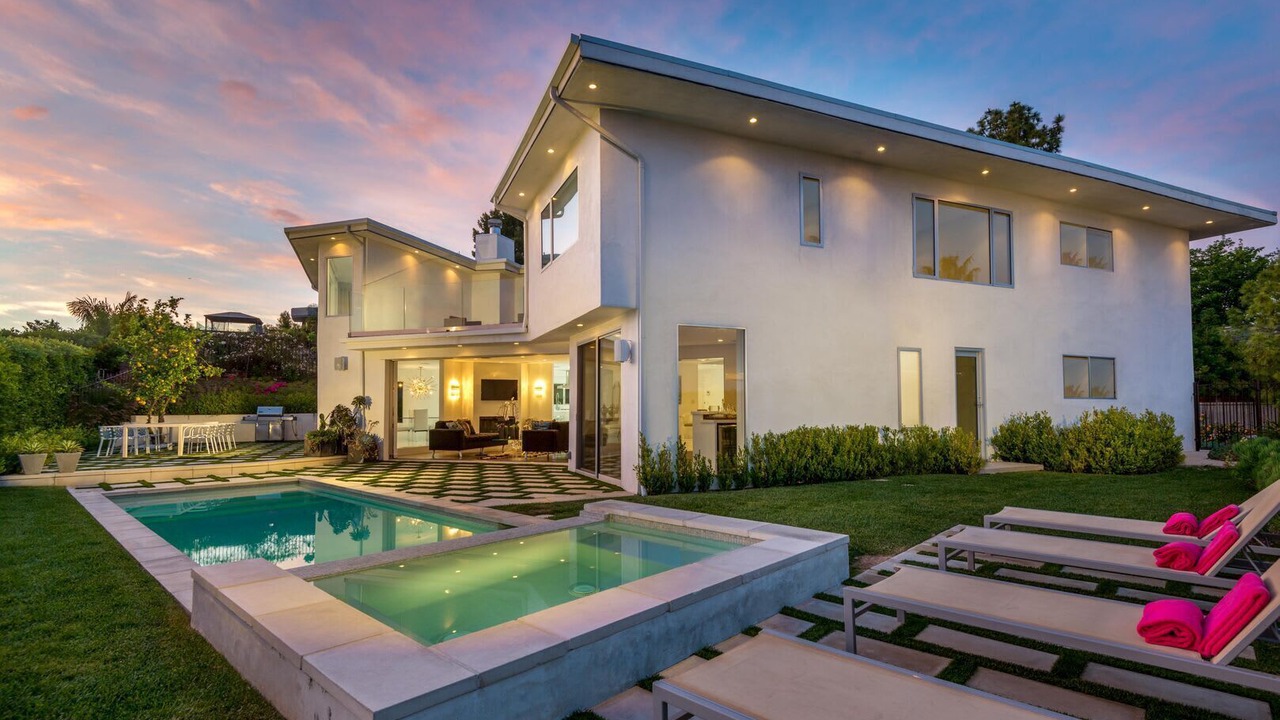 Photo of Outdoor in Hollywood Hills West