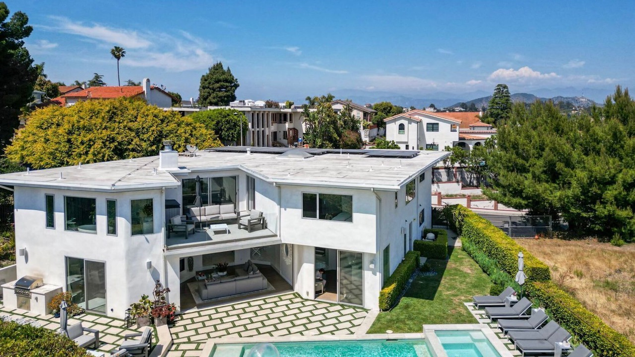 Photo of Outdoor in Hollywood Hills West
