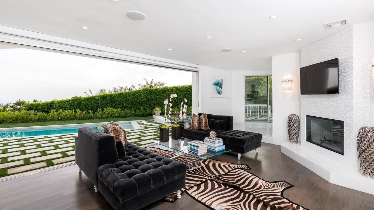 Photo of Others in Hollywood Hills West