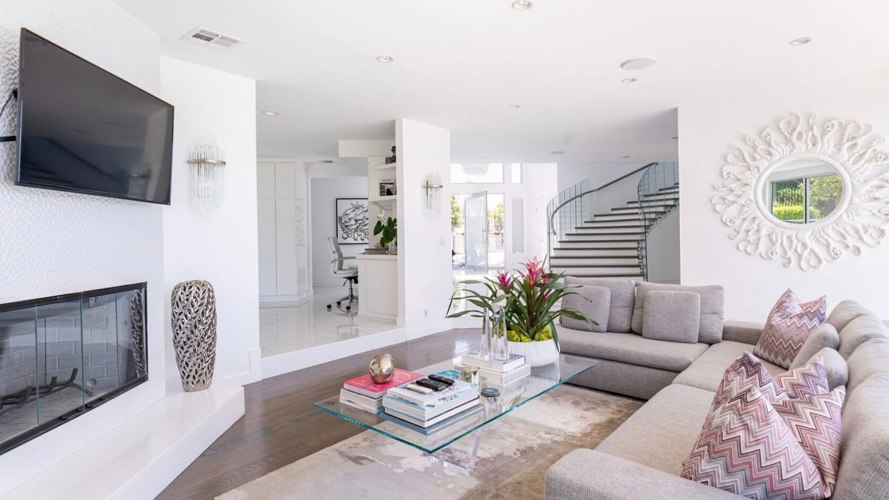 Photo of Livingroom in Hollywood Hills West