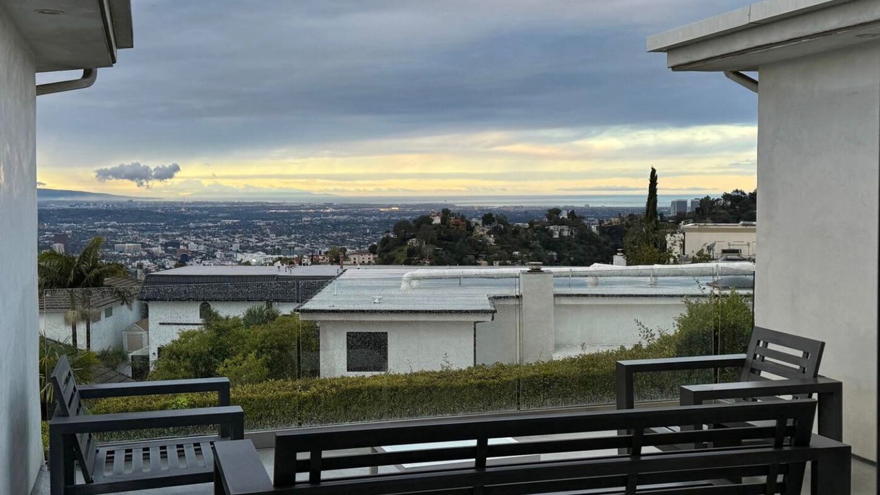 Photo of Outdoor in Hollywood Hills West