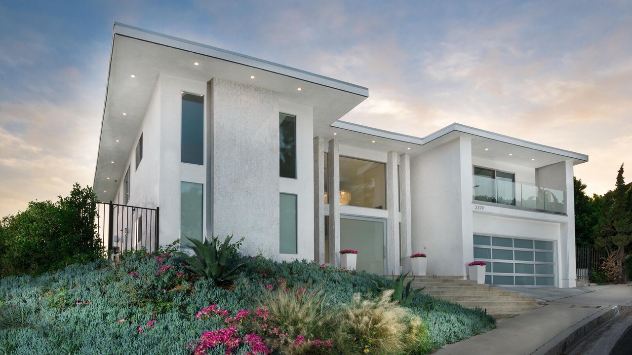 Photo of Outdoor in Hollywood Hills West