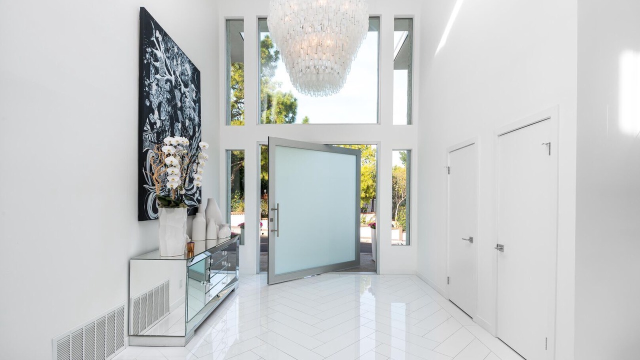 Photo of Others in Hollywood Hills West