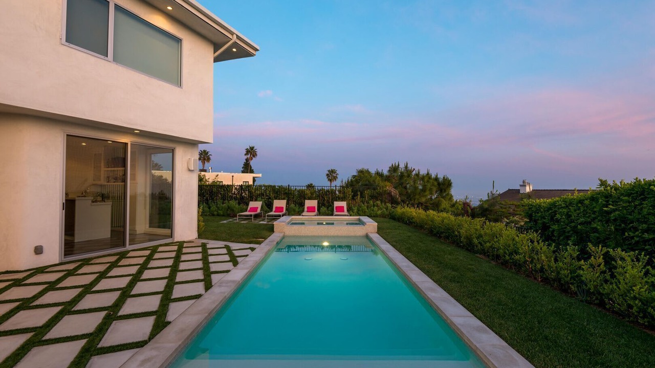 Photo of Outdoor in Hollywood Hills West