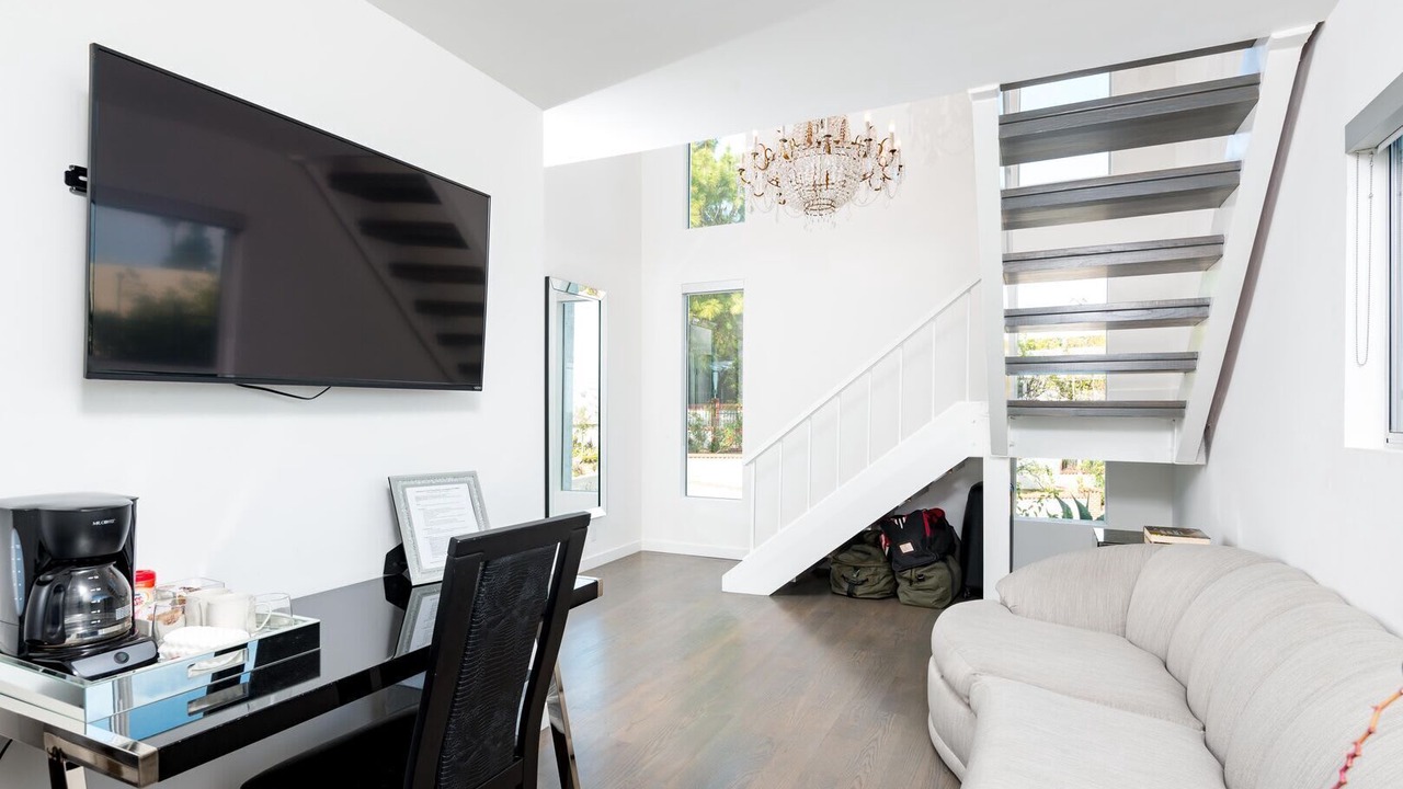 Photo of Livingroom in Hollywood Hills West
