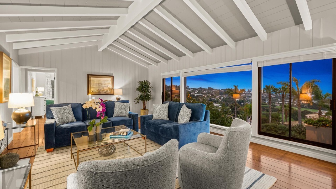Photo of Livingroom in Country Club
