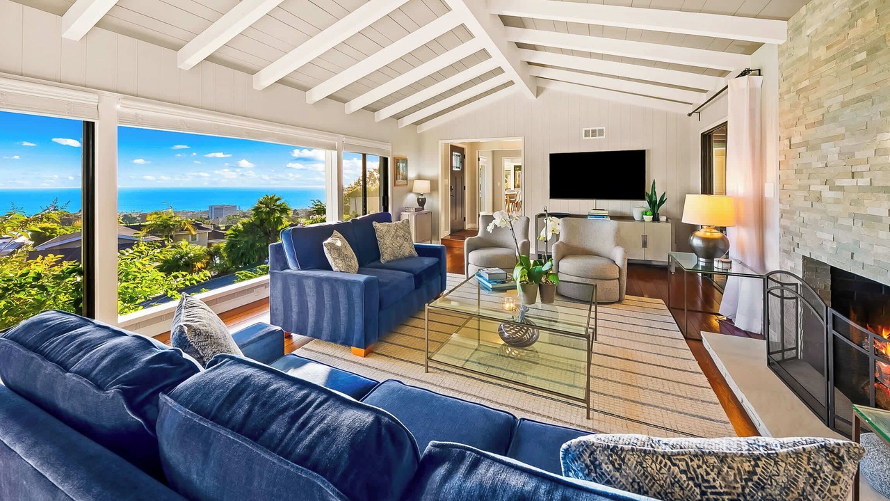 Photo of Livingroom in Country Club
