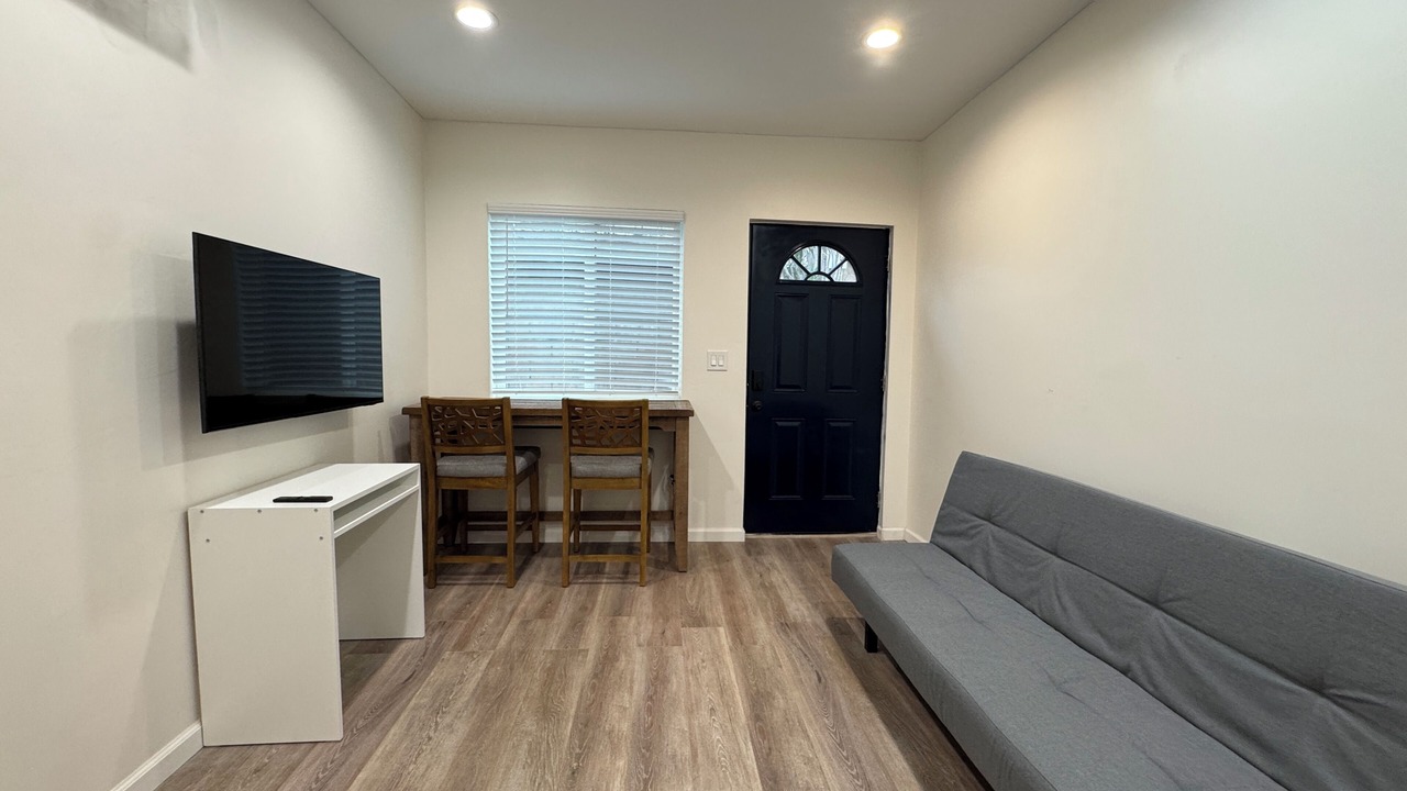 Photo of Livingroom in North Hills West