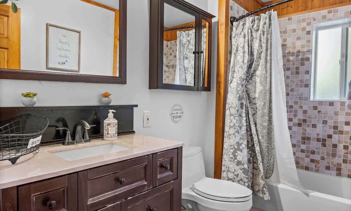 Photo of Bathroom in Summit Estates