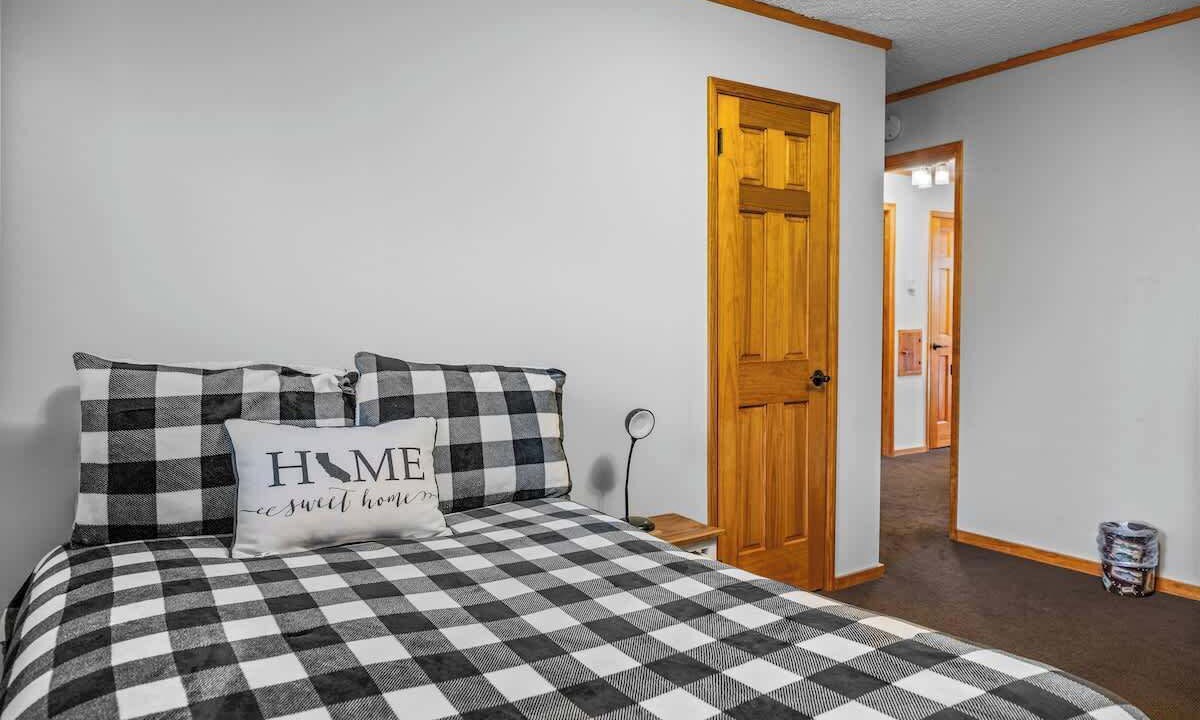 Photo of Bedroom in Summit Estates