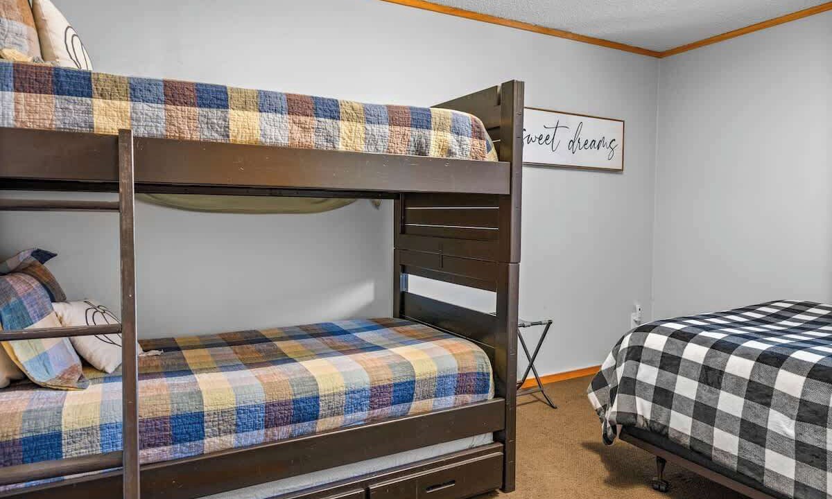 Photo of Bedroom in Summit Estates