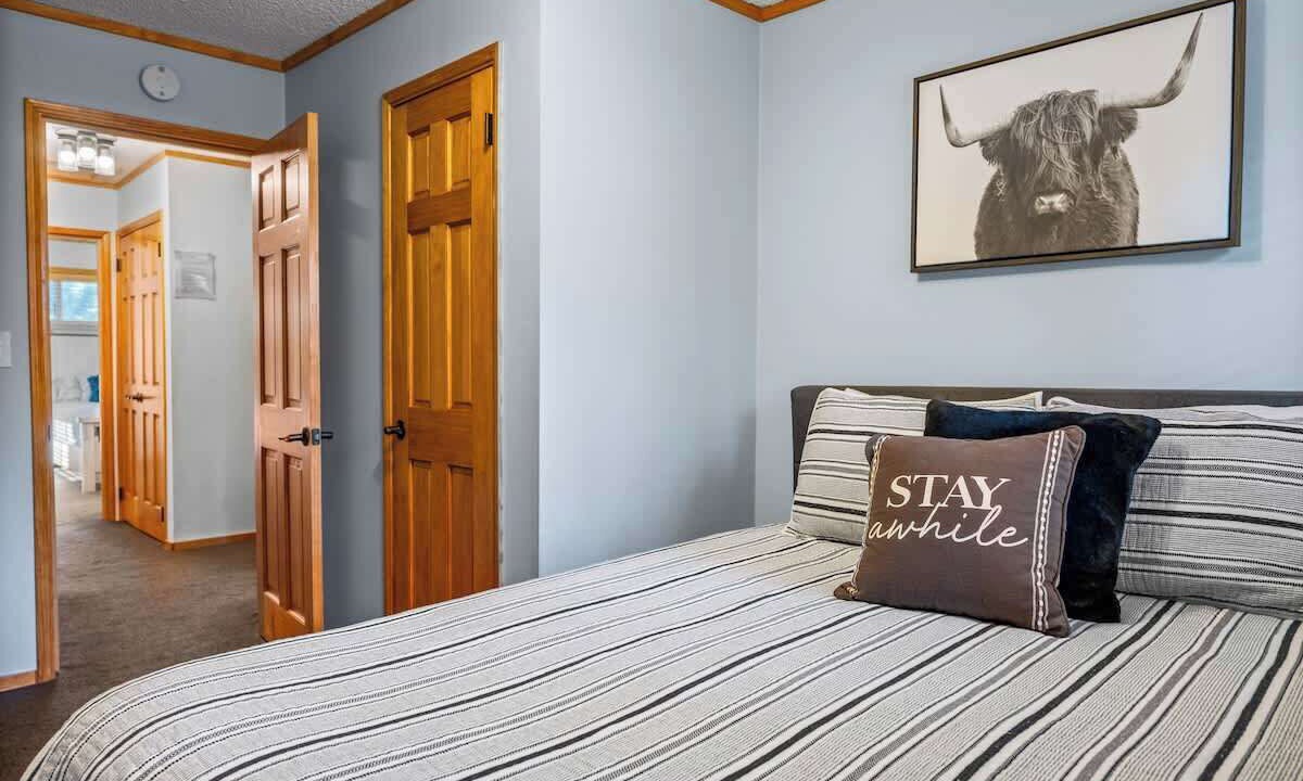 Photo of Bedroom in Summit Estates