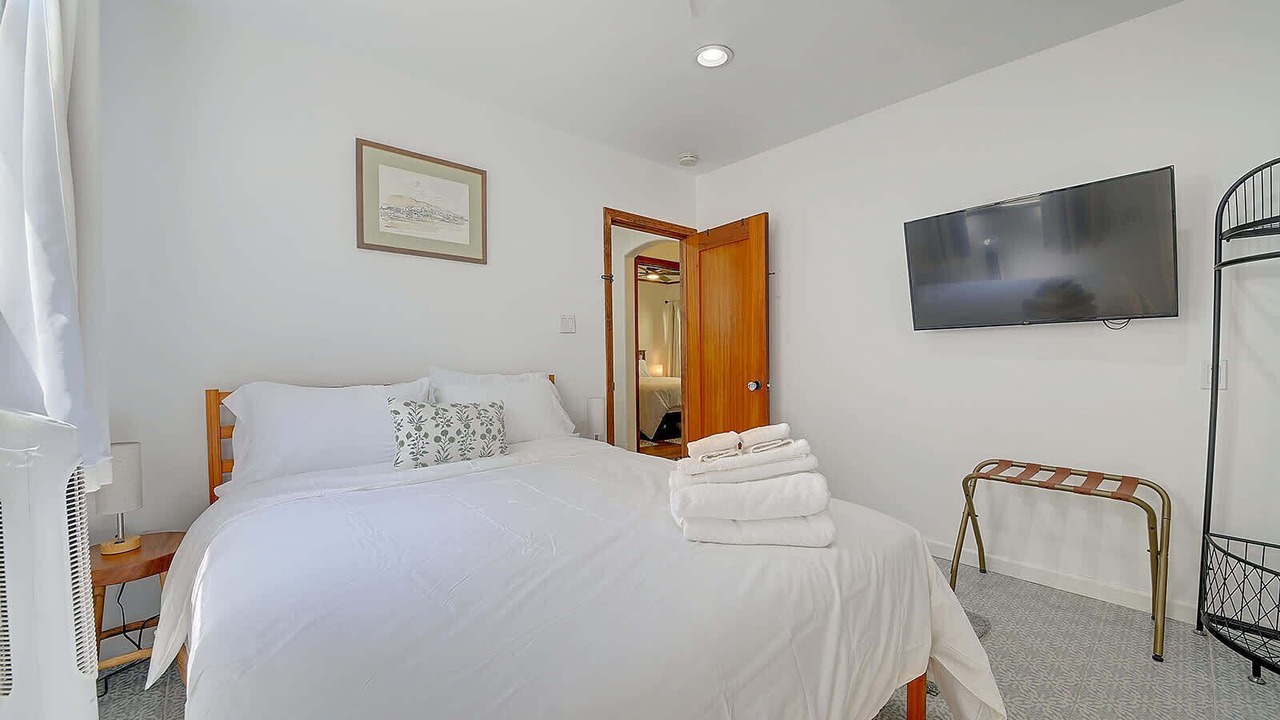 Photo of Bedroom in Belmont Shore