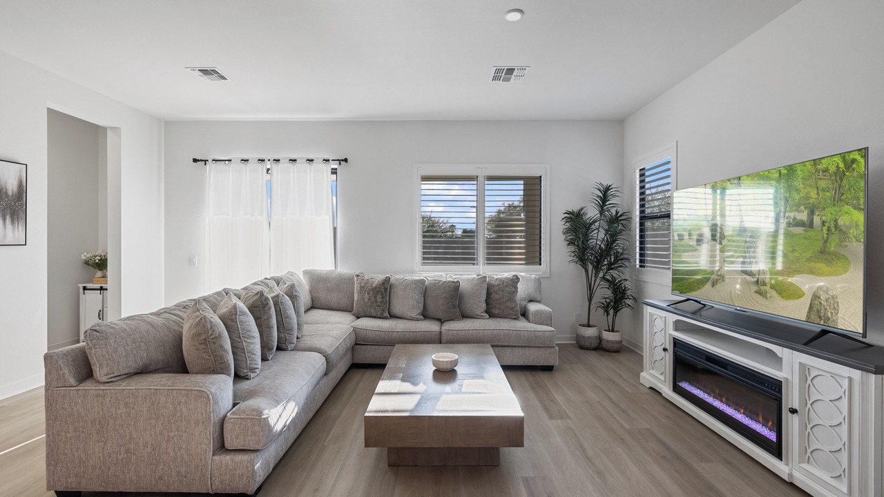 Photo of Livingroom in South Mountain