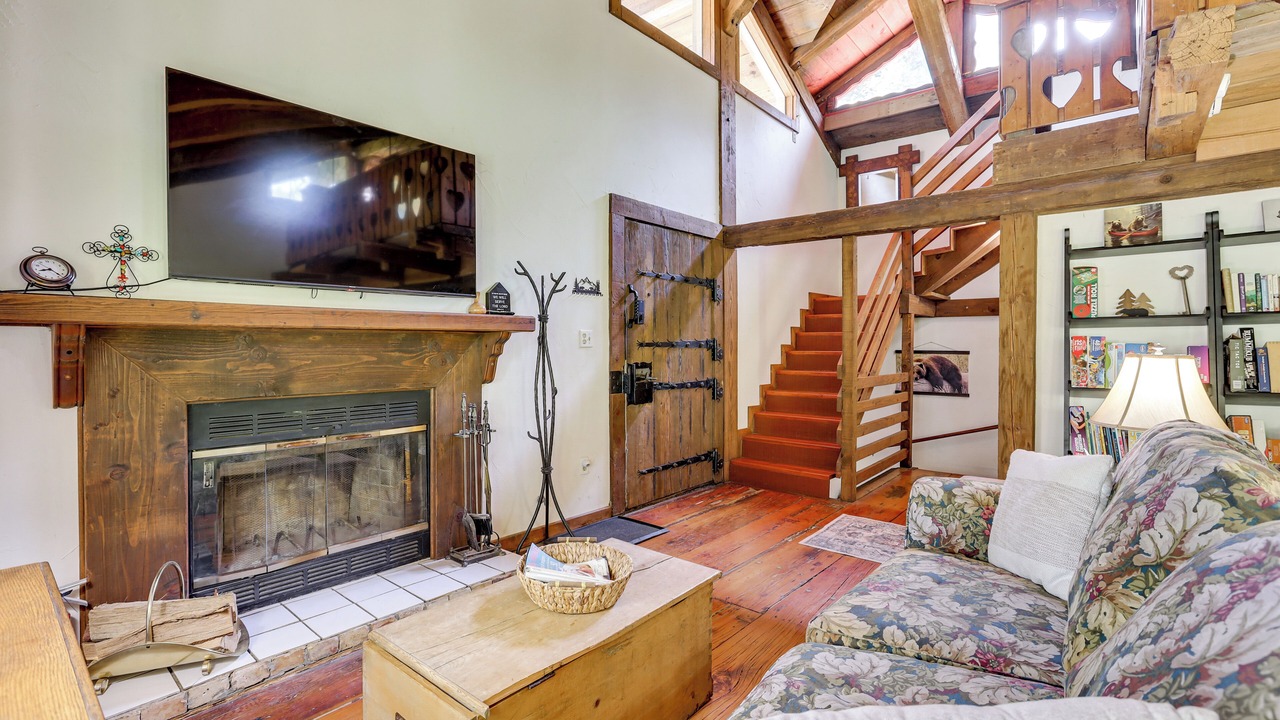 Photo of Livingroom in Crestline