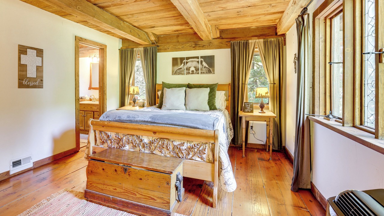 Photo of Bedroom in Crestline