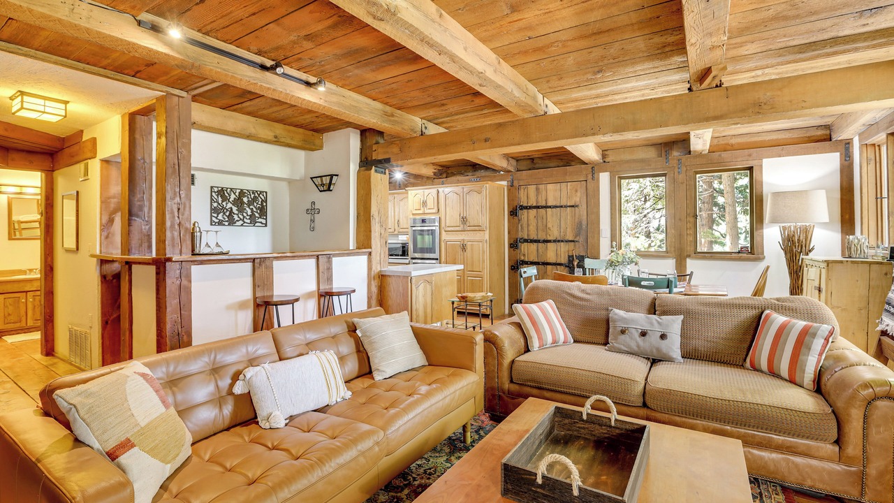 Photo of Livingroom in Crestline