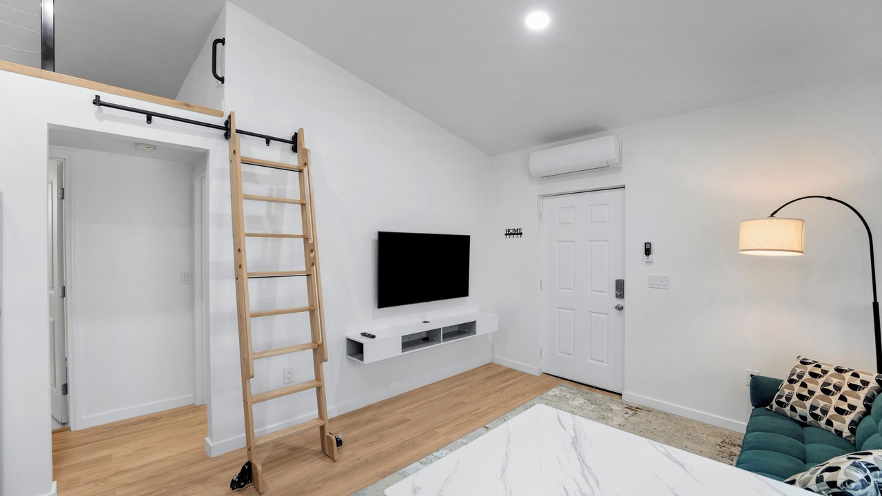 Photo of Livingroom in North Valley