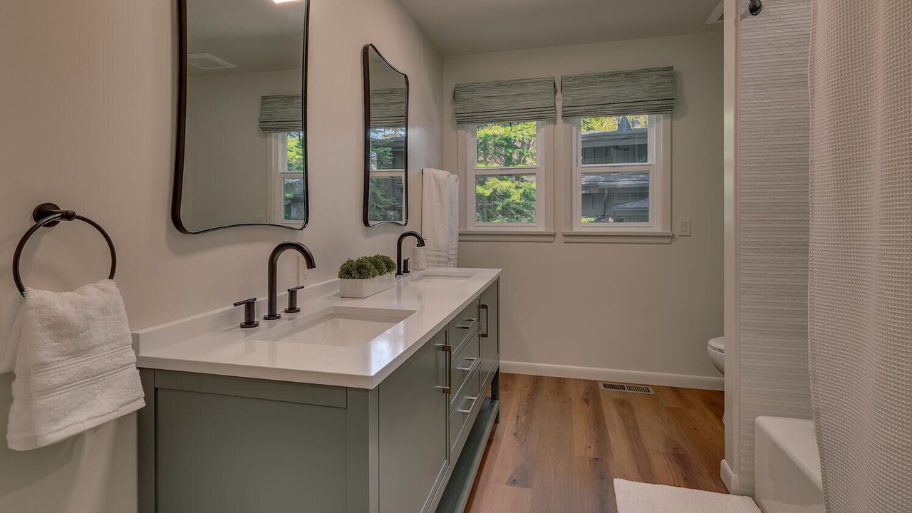 Photo of Bathroom in Tahoma