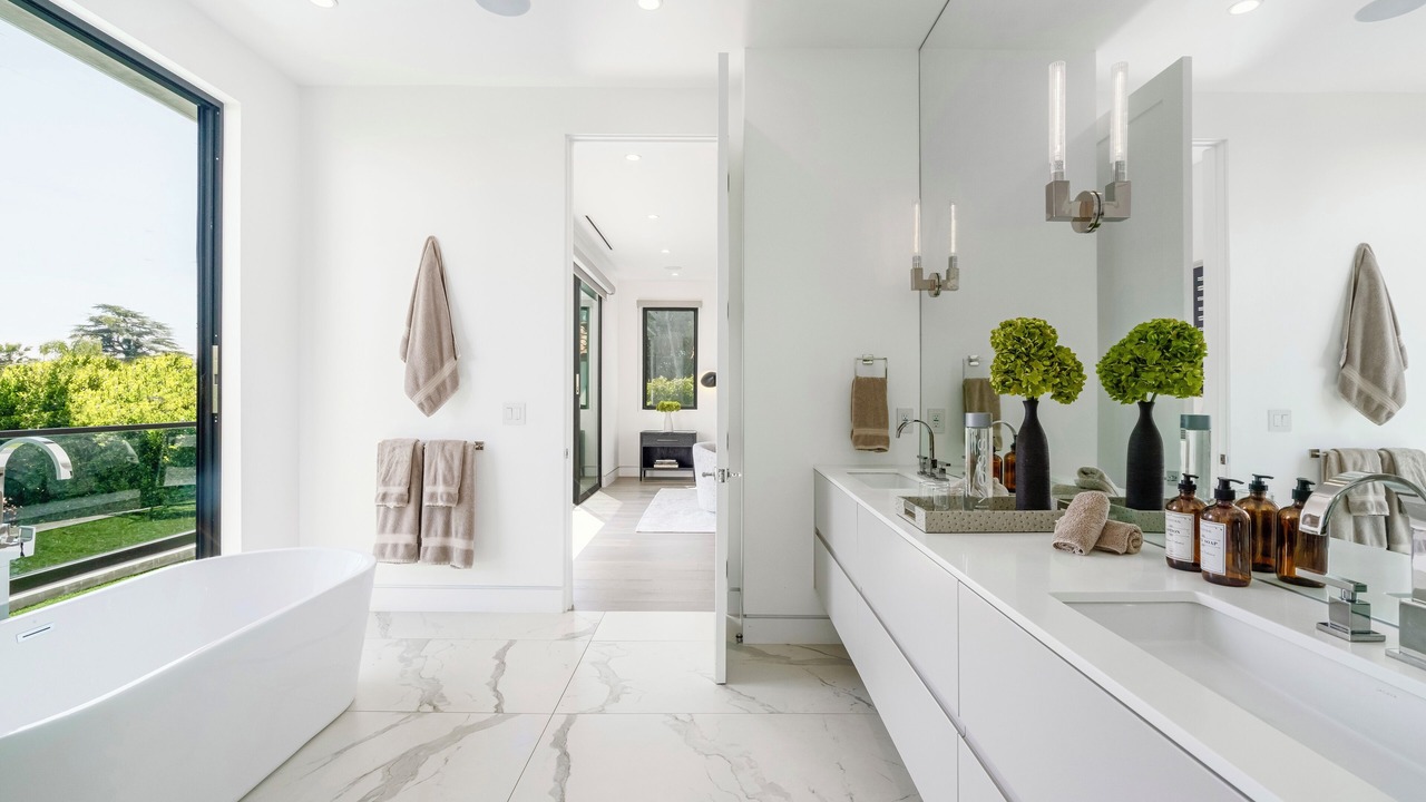 Photo of Bathroom in Beverly Grove