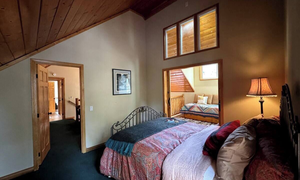 Photo of Bedroom in Wrightwood