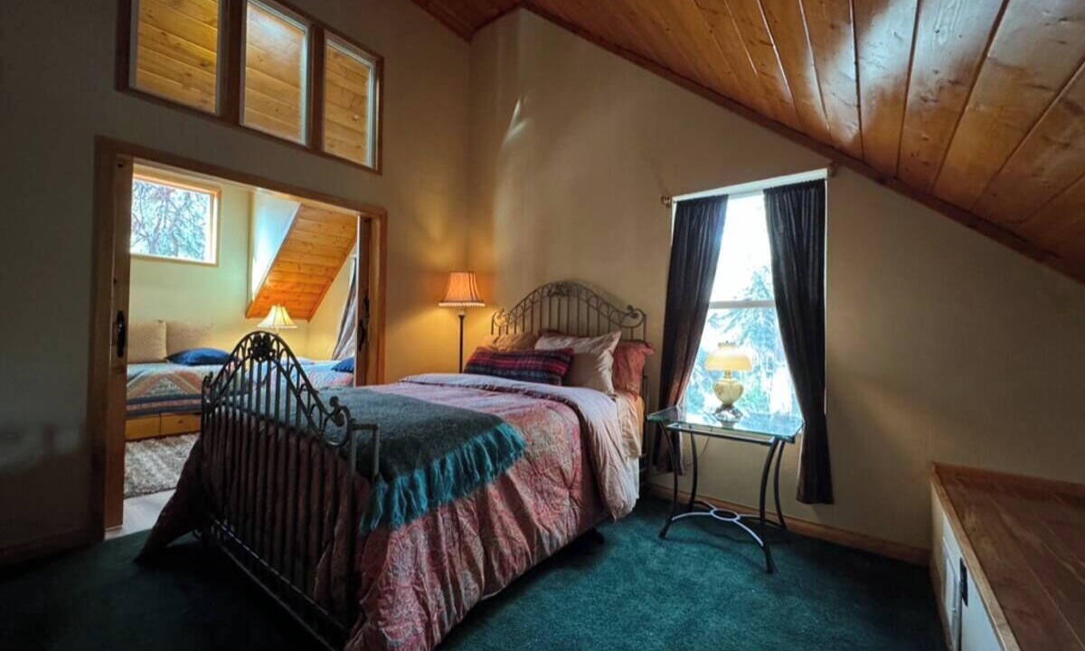 Photo of Bedroom in Wrightwood